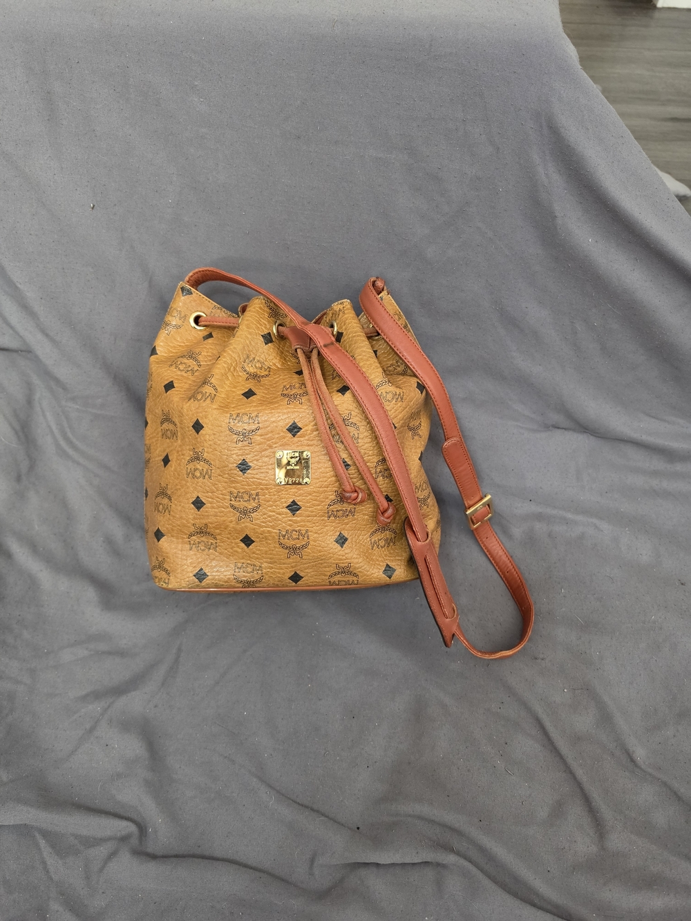 AUTHENTIC Cognac/Chestnut McM Visetos Leather Drawstring Bucket Shoulder Bag